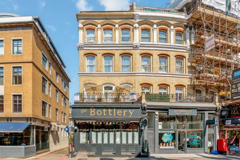 Large HMO in SW5; 8 rooms; large shared wc/showers; common room; 2 terraces