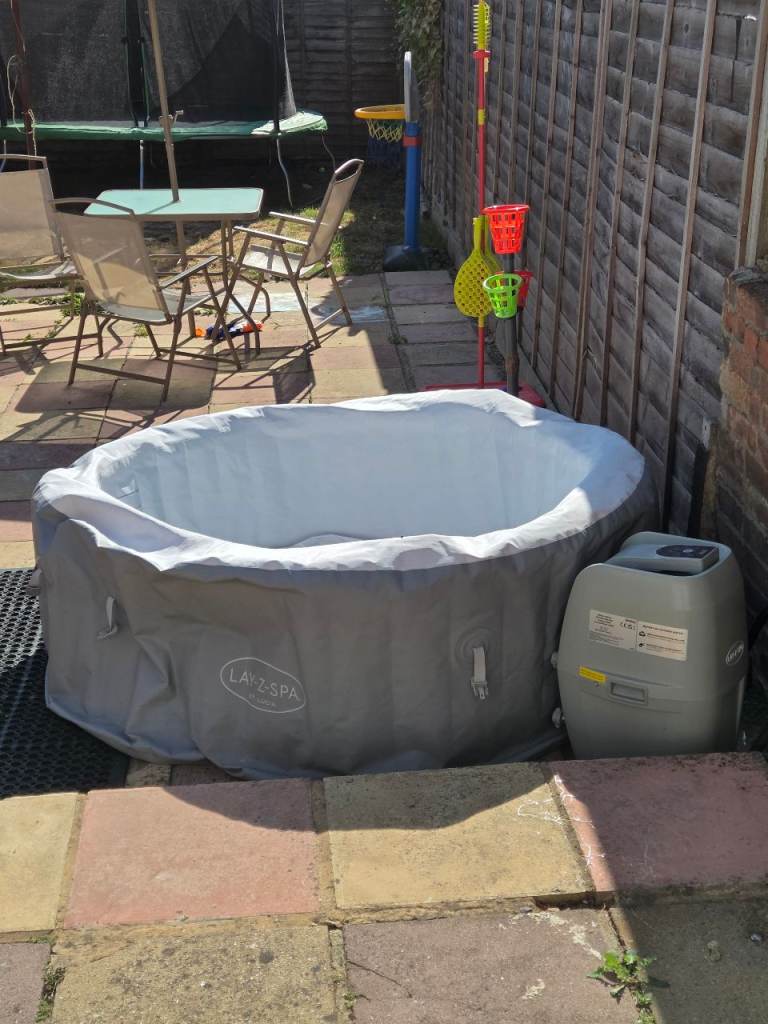 Lay-Z-Spa Inflatable Hot Tub - Grey, Good Condition