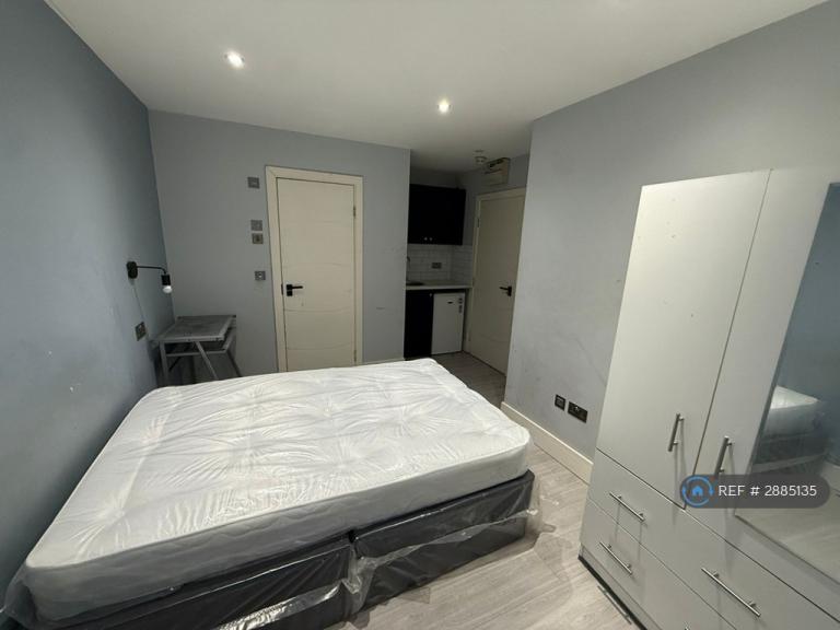 1 bedroom in Palgrave Avenue, Southall, UB1 (#2885135)