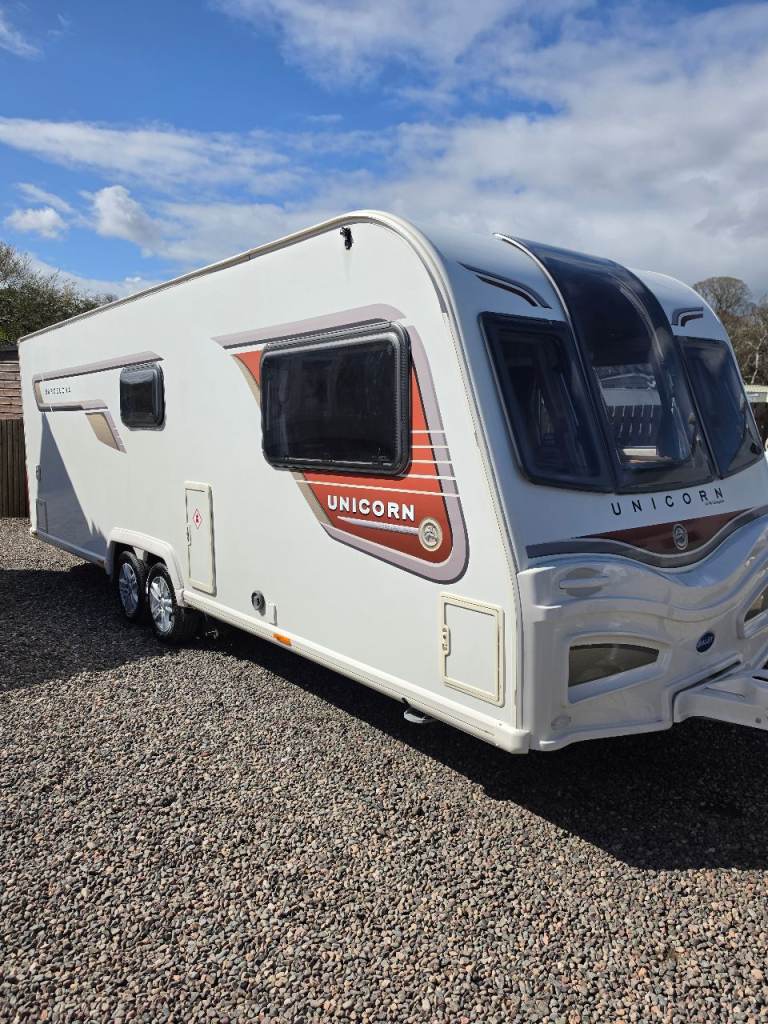 Bailey unicorn Barcelona 4 berth fixed bed 2014 top spec model twin axle 