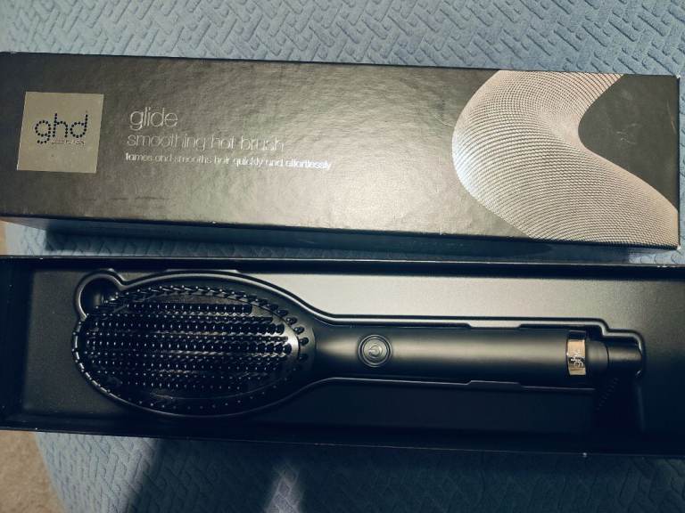 GHD Glide Smoothing Hot Brush 