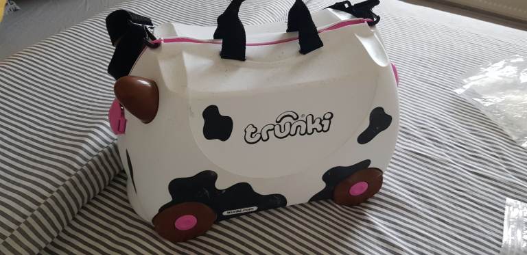 Trunky kid suitcase