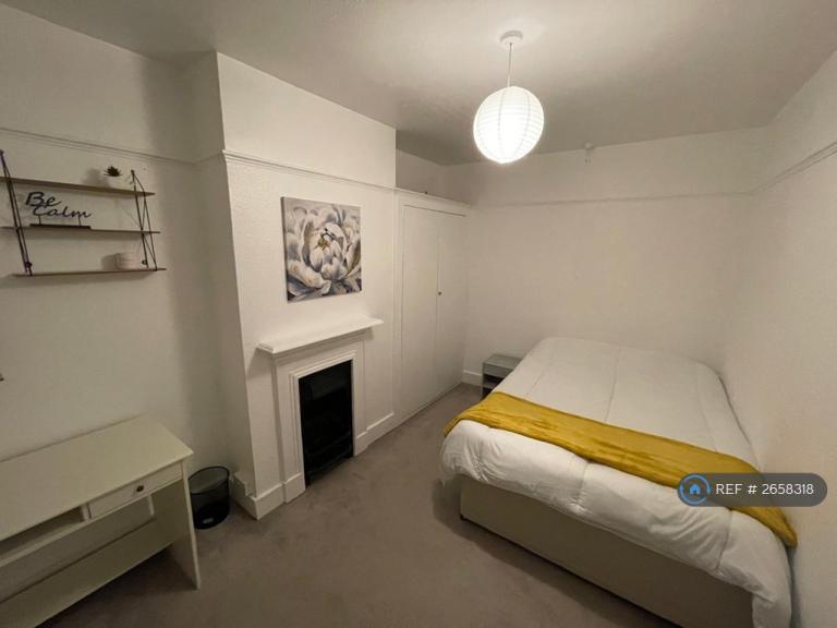 1 bedroom in Mount Road, Chatham, ME4 (#2658318)