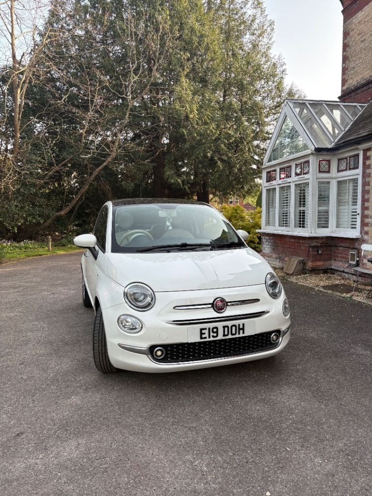 2017 white Fiat 500 lounge 