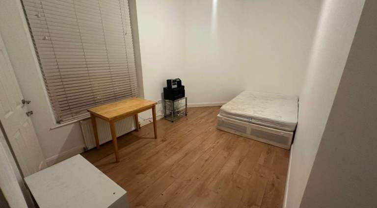 BENEFITS ACCEPTED - Self-Contained Studio Flat Available in Hither-Green Lewisham SE13