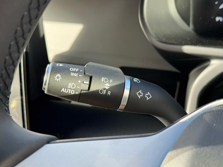 2025 Land Rover Defender 3.0 D250 Hard Top S Auto [3 Seat] PANEL VAN DIESEL Automatic