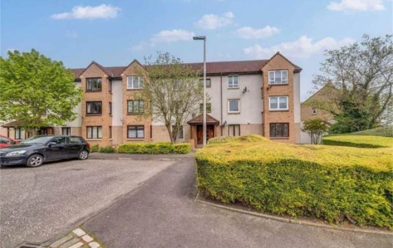 Beautiful 2 bedroom flat for rent in High Valleyfield