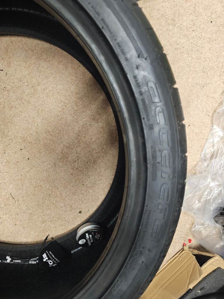 Car tyre