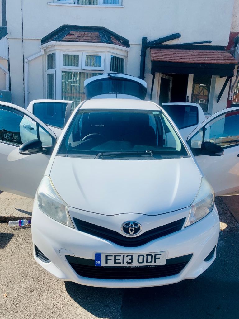 Toyota, YARIS, Hatchback, 2013, Manual, 998 (cc), 5 doors