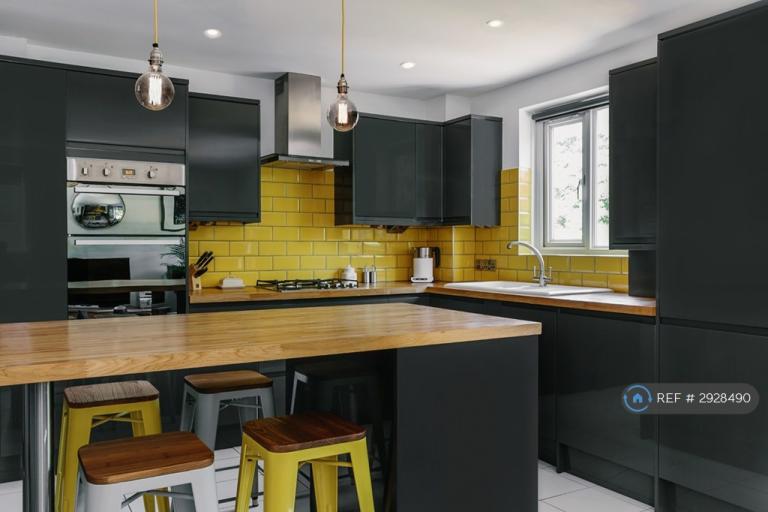 2 bedroom flat in Bewley Court, London, SW2 (2 bed) (#2928490)