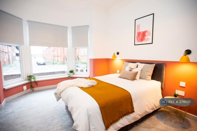 1 bedroom flat in Rawson Street, Farnworth, Bolton, BL4 (1 bed) (#2716135)