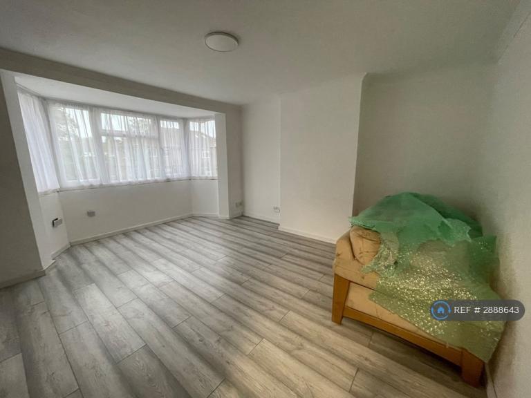 Studio flat in Harrow Road, Wembley, HA0 (#2888643)