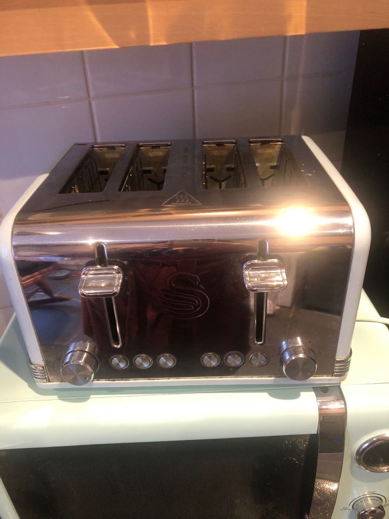 Swan toaster £10 
