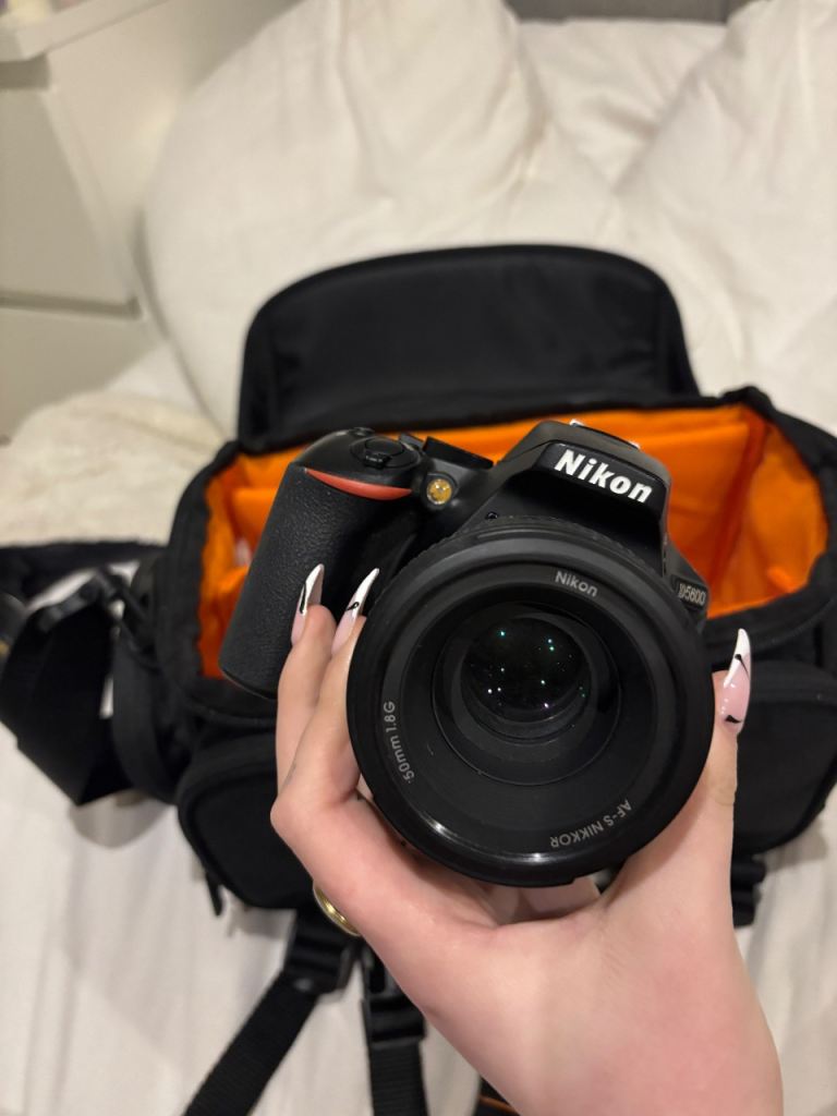 *URGENT* NIKON D5600, BATTERY, CHARGER, TWO LENSE, CAMERA TRIPOD. 