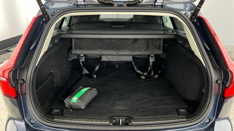 2021 Volvo V60 Momentum, B3 mild hybrid ESTATE Petrol/Electric Hybrid Automatic