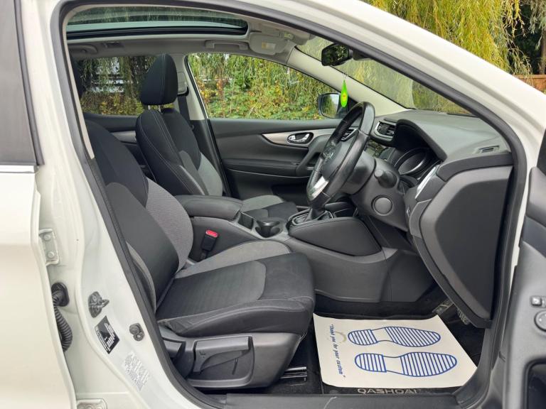 2017 Nissan Qashqai 1.2 DiG-T N-Connecta 5dr Xtronic HATCHBACK PETROL Automatic