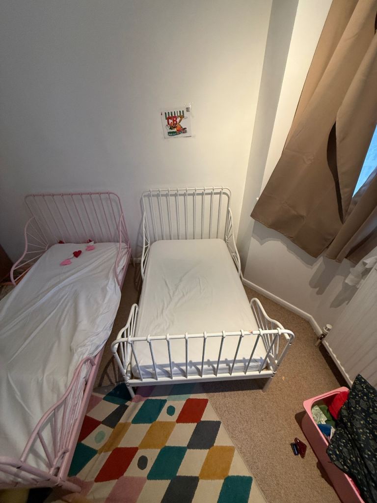 White Metal Toddler Bed with Mattress – Good Condition