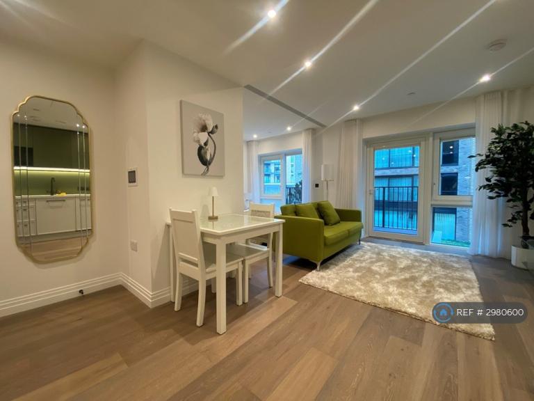 1 bedroom flat in Lockgate Road, London, SW6 (1 bed) (#2980600)