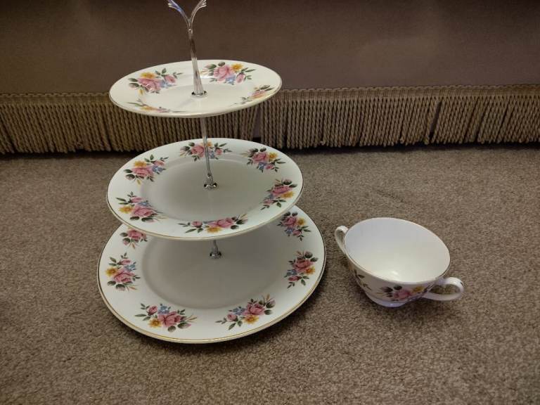 Grafton bone china cake stand 
