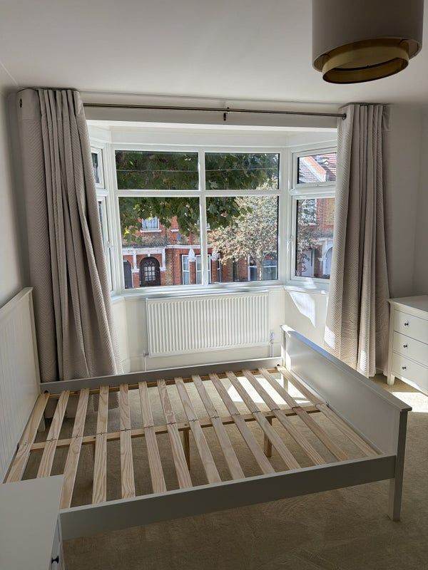 Large Double Room with Private Bathroom to Rent E10 6JH – Bills Included, Furnished & Parking