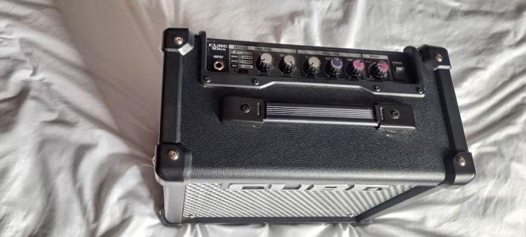 image for ROLAND cube 10Gx QUALITY electric guitar amplifier LIKE NEW