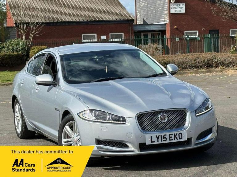 JAGUAR XF 2.2d Luxury Auto Euro 5 (s/s) 4dr 2015
