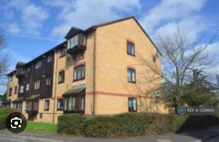 2 bedroom flat in Thornbury Road, Isleworth, TW7 (2 bed) (#2529900)