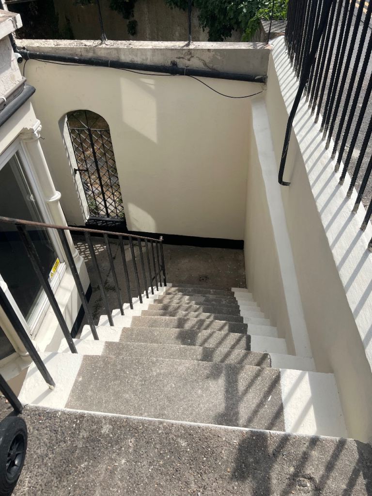 GRAVESEND, KENT*TWO BEDROOM FLAT*IDEAL FOR SMALL FAMILY