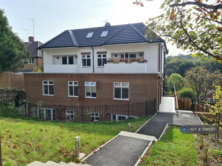 1 bedroom flat in Hydethorne Heights, South Croydon, CR2 (1 bed) (#2995127)