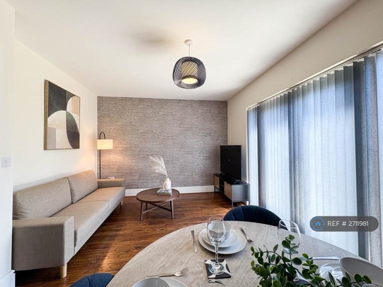 4 bedroom house in Edgewood Road, Manchester, M9 (4 bed) (#2711981)