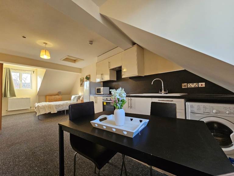 2 studio flats available to rent!