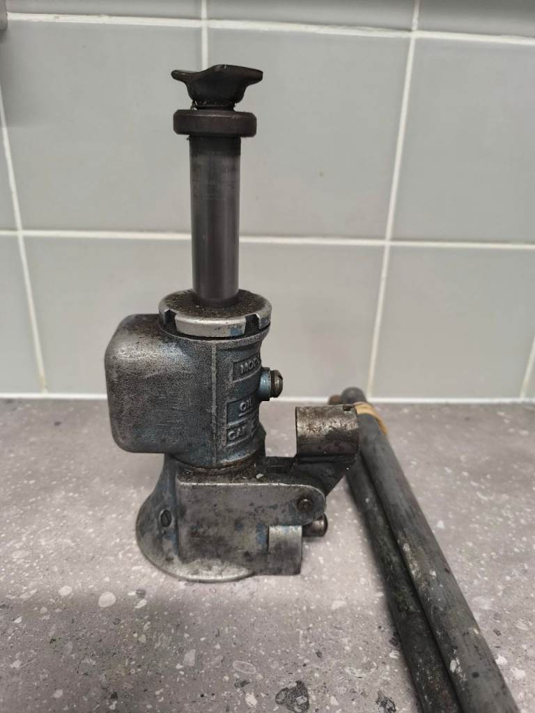 Vintage Eversure 30 cwt car jack