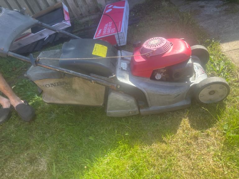 Petrol 2 stroke lawn mower