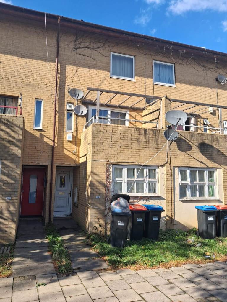 Double room to rent in Tolcarne Avenue Fishermead
