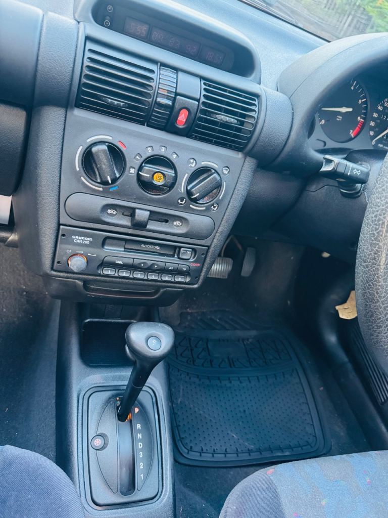 24,000 MILES-1999 T REG CLASSIC VAUXHALL CORSA 1.2 AUTOMATIC - MOT 1 YEAR like renault Clio mazda 2