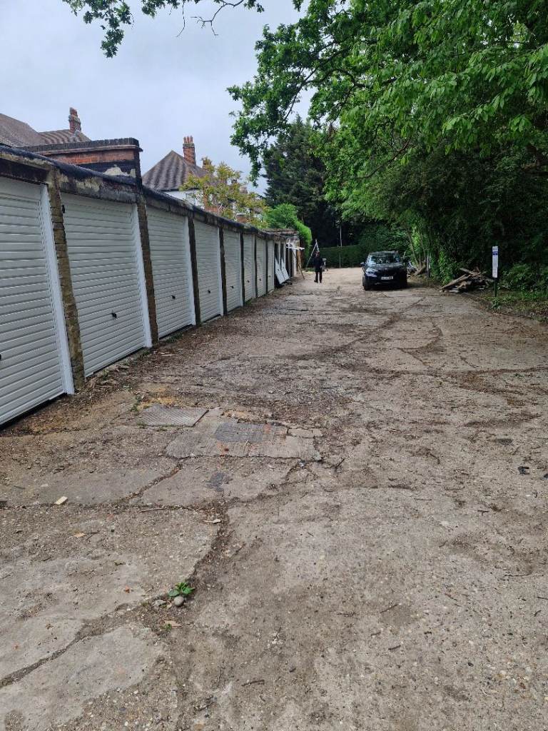 Garages to let