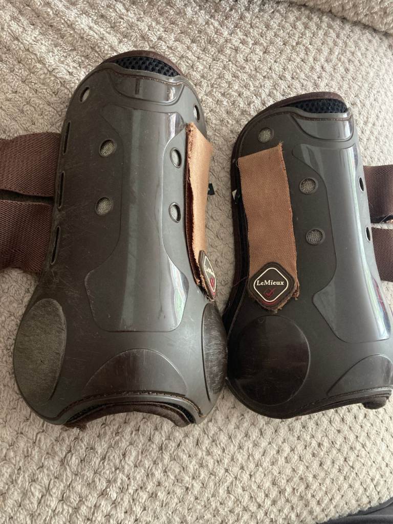 LE MIEUX EQUESTRIAN TENDON BOOTS SIZE LARGE
