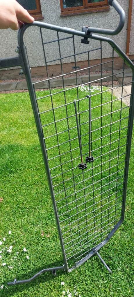 Dog Guard for Land Rover Discovery 3 or 4