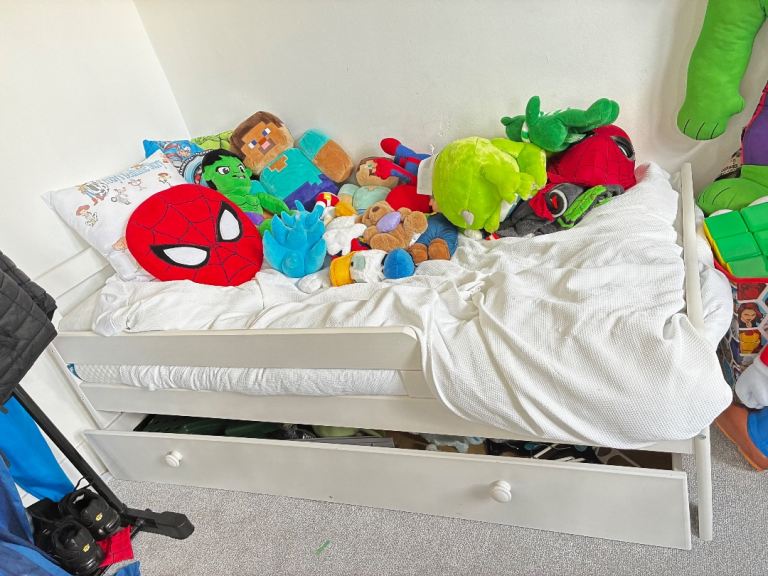 Kids single bed 