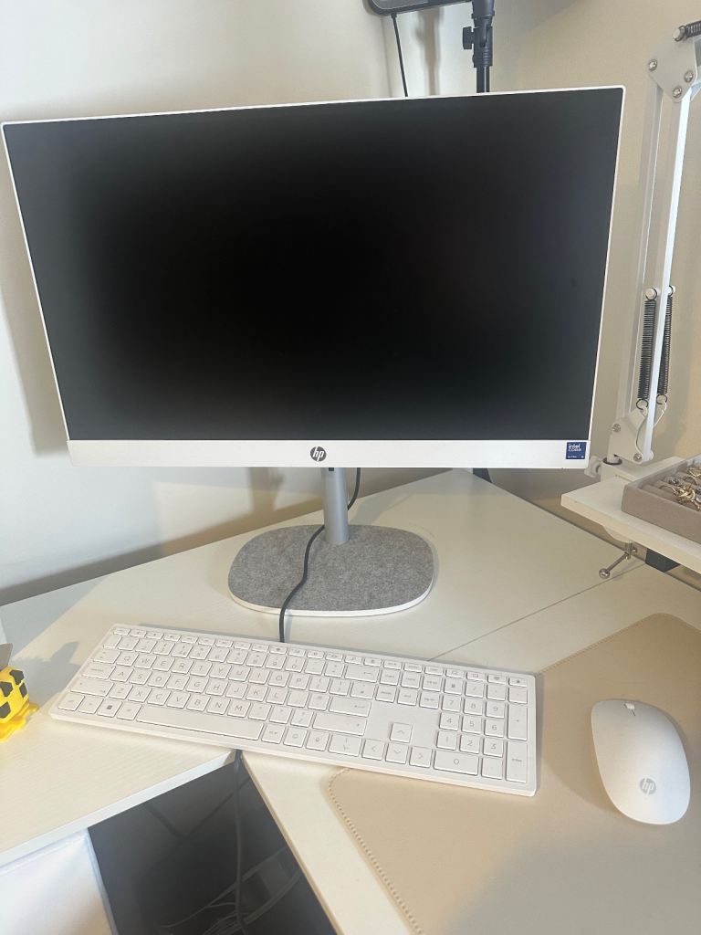 HP Pavilion All in One PC with keyboard and mouse 