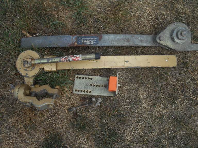 Caravan towing stabilisers 