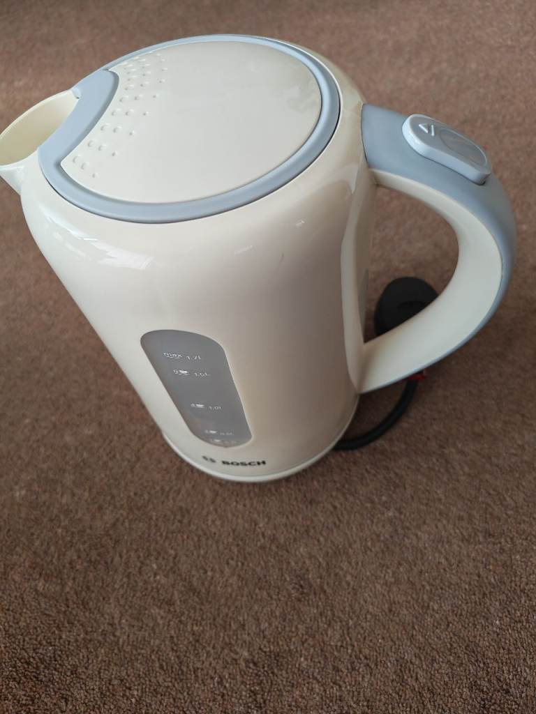 New Bosch TWK7607GB Cordless Kettle – Beige.