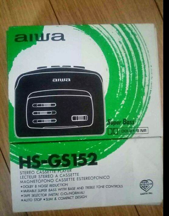 Retro aiwa walkman 