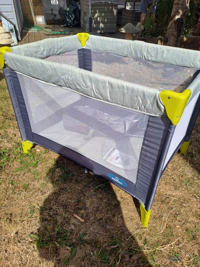 Travel cot
