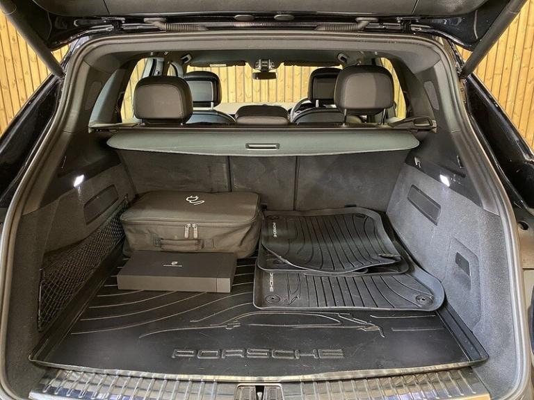 2022 Porsche Cayenne V6 E-Hybrid SUV HYBRID Automatic