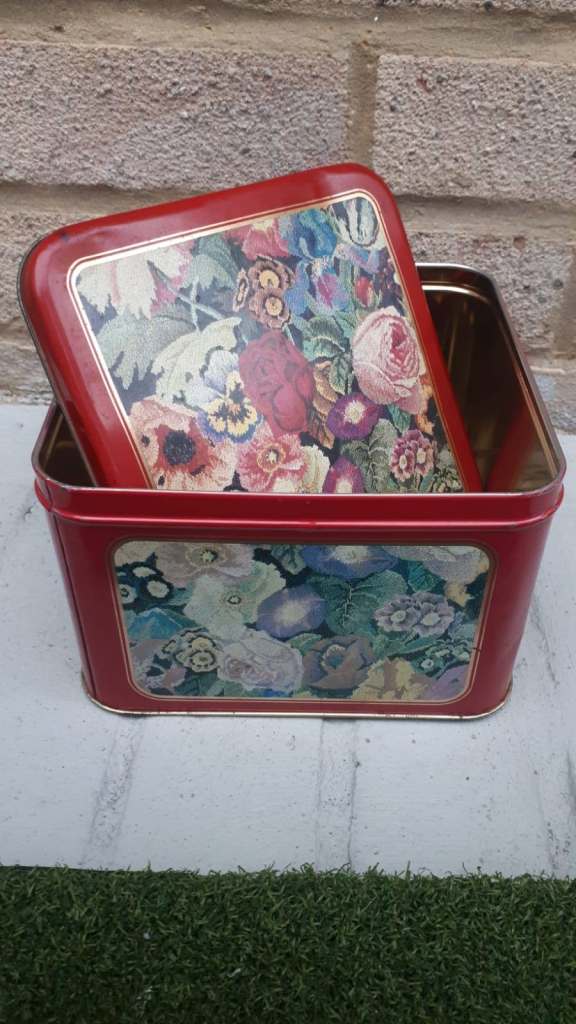 Large Clean Biscuit Tin Old Collectable St Michaels Cakes Can Roses Flowers