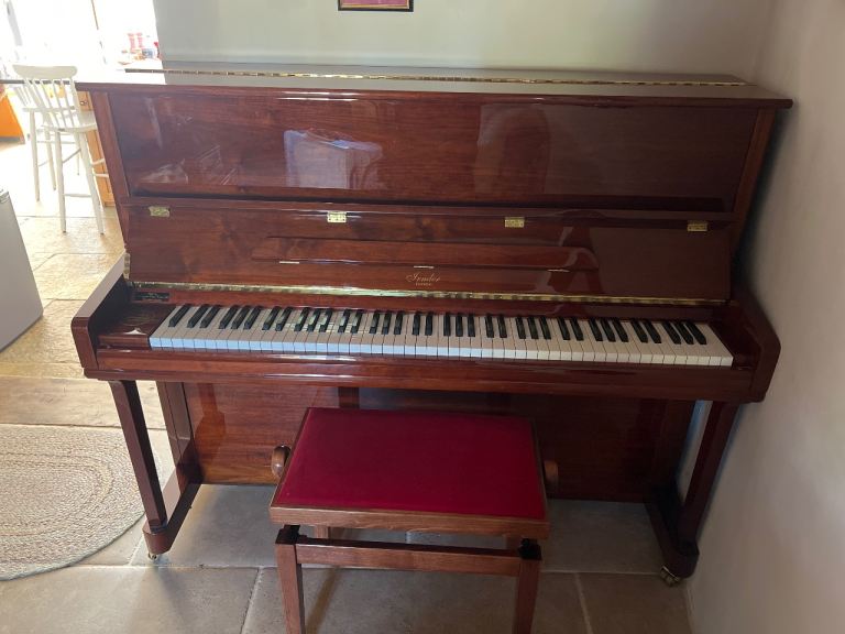 Irmler p122 walnut polished Piano