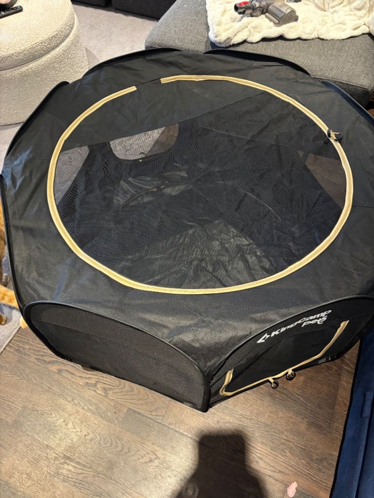 Pet playpen/enclosure