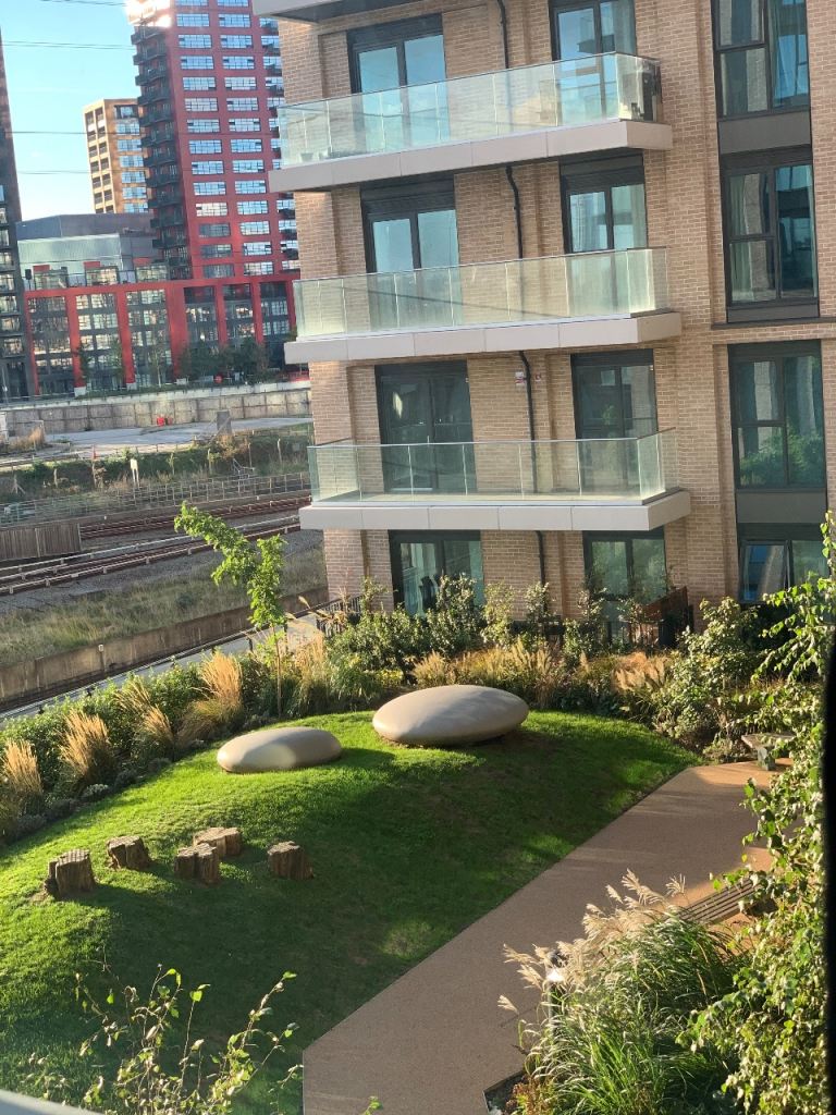 Modern Ensuite (New Built) next to station (Zone 2) 