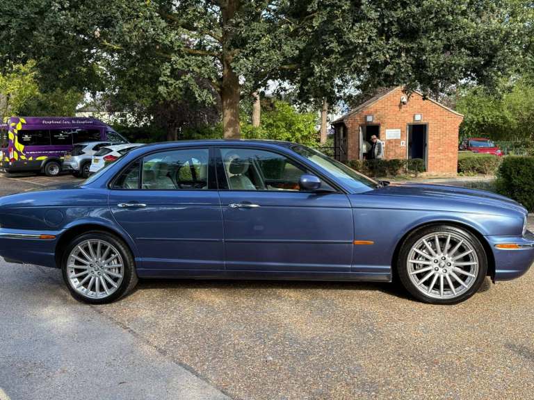 2003 Jaguar XJ 4.2 V8 XJR Supercharged 4dr Auto SALOON PETROL Automatic